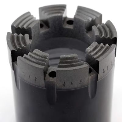 En el caso de las piezas de diamantes de grado profesional, las piezas de diamantes forjadas para perforación geológica
