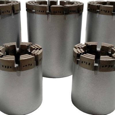 En el caso de las piezas de diamantes de grado profesional, las piezas de diamantes forjadas para perforación geológica