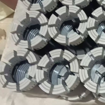 Conjunto de superficie con concha de diamantes para calibración precisa de agujeros de perforación