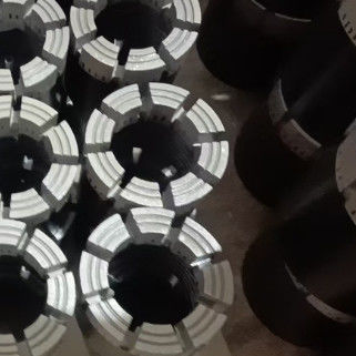 Conjunto de superficie con concha de diamantes para calibración precisa de agujeros de perforación