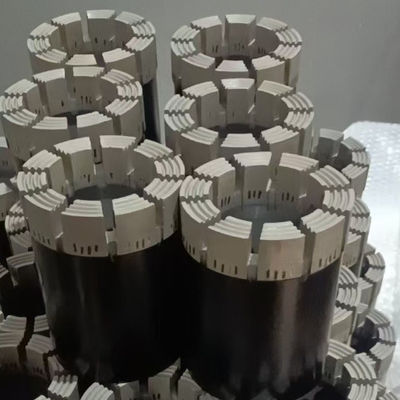 Conjunto de superficie con concha de diamantes para calibración precisa de agujeros de perforación