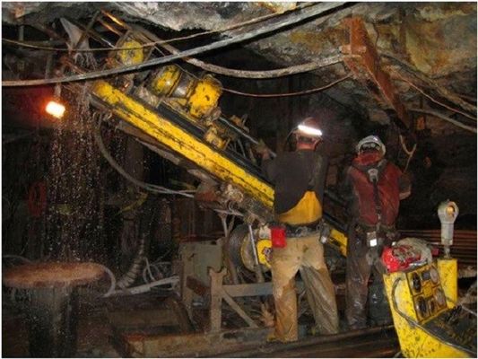 Un buen precio. Máquina eficiente subterráneo del taladro del agujero profundo del aparejo de taladro de la exploración en línea
