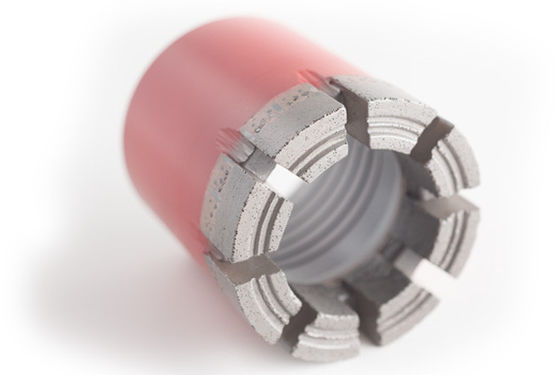 Un buen precio. Trépanos de sondeo de alta velocidad sintéticos de la base de las brocas 14m m del tubo del doble del cable metálico del diamante en línea